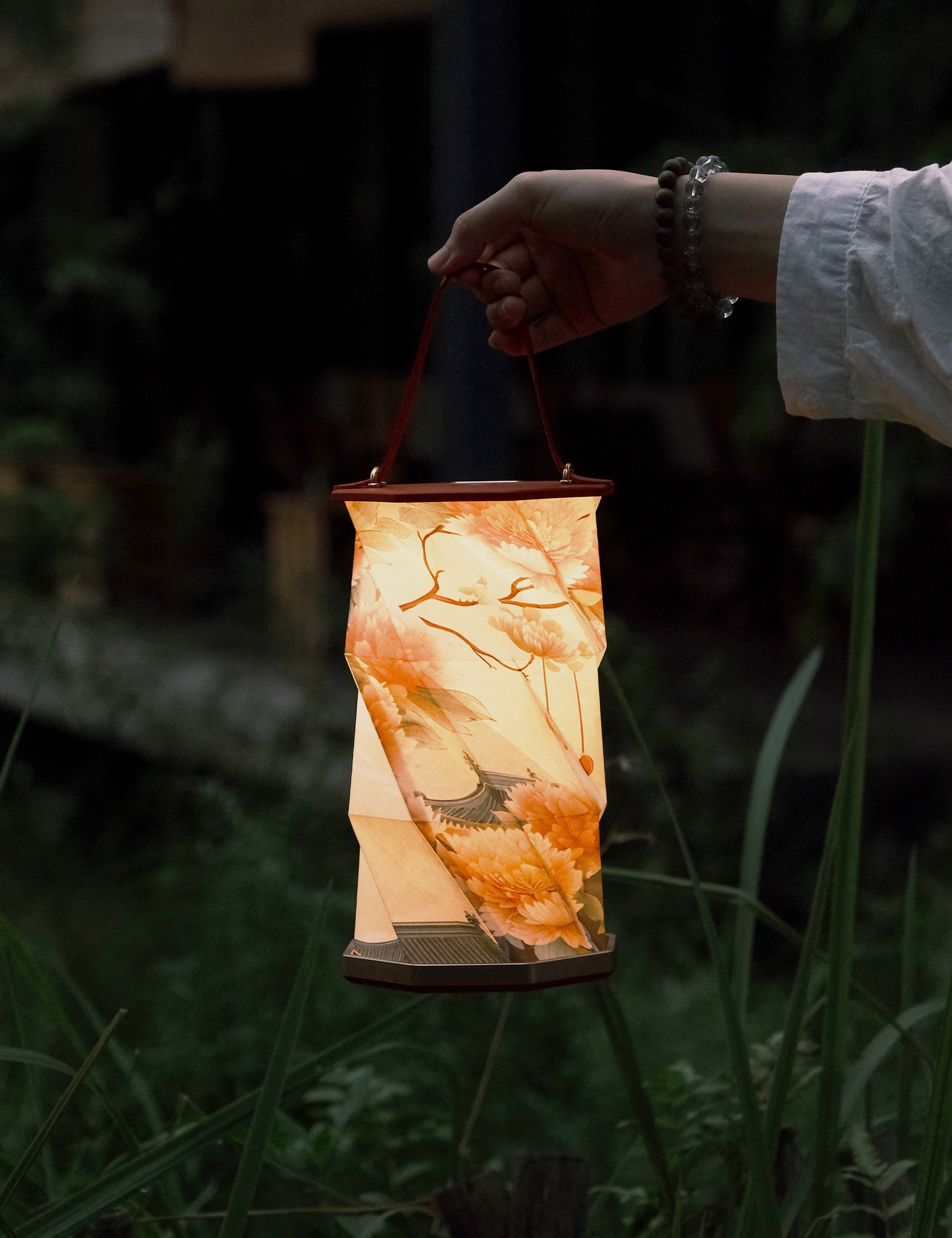 Outdoor chrysanthemum light_Chinese-style camping lantern_lighturlife_chrysan_lantern_gift_chinese_camping_lantern_lighturlife_foldable_chrysan_camping_lantern_waterproof_chrysan_LED_gift_light_chrysanthemum_lantern_for_outdoors_lighturlife_chinese_LED_gift_eco_friendly_chinese_lantern_gift_camping_lantern_lighturlife_chrysan_rechargeable_chrysan_camping_lantern_elegant_chrysan_lantern_for_gifting_unique_camping_lantern_lighturlife_chrysan_outdoor_LED_lantern_gift_chinese_theme_lantern_lighturlife