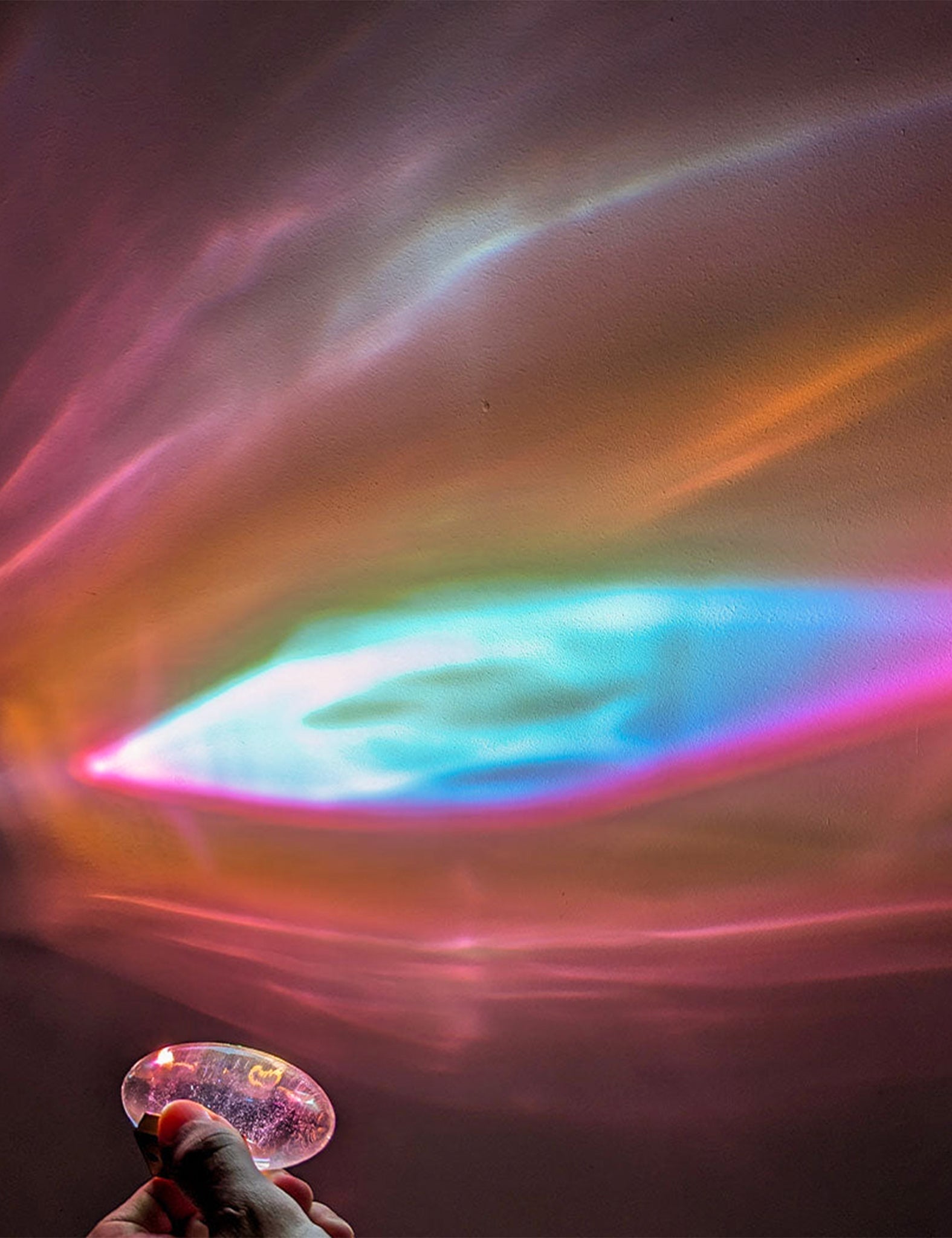 crystal_table_lamp_LED_night_projector_lamp_Italian_designer_lamp_colorful_bedside_lamp_modern_home_decor_lamp_stained_glass_effect_light_USB_powered_table_lamp_compact_night_light_ambient_crystal_lamp_energy_efficient_lamp