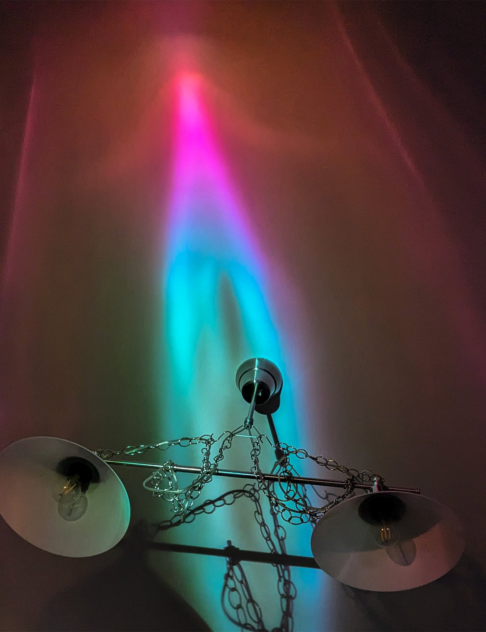 crystal_table_lamp_LED_night_projector_lamp_Italian_designer_lamp_colorful_bedside_lamp_modern_home_decor_lamp_stained_glass_effect_light_USB_powered_table_lamp_compact_night_light_ambient_crystal_lamp_energy_efficient_lamp