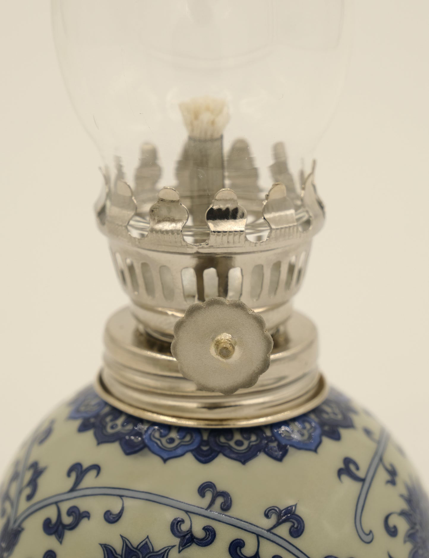 Decorative oil lamp for camping_Artisan blue and white lantern_Windproof camping oil lamp_gift