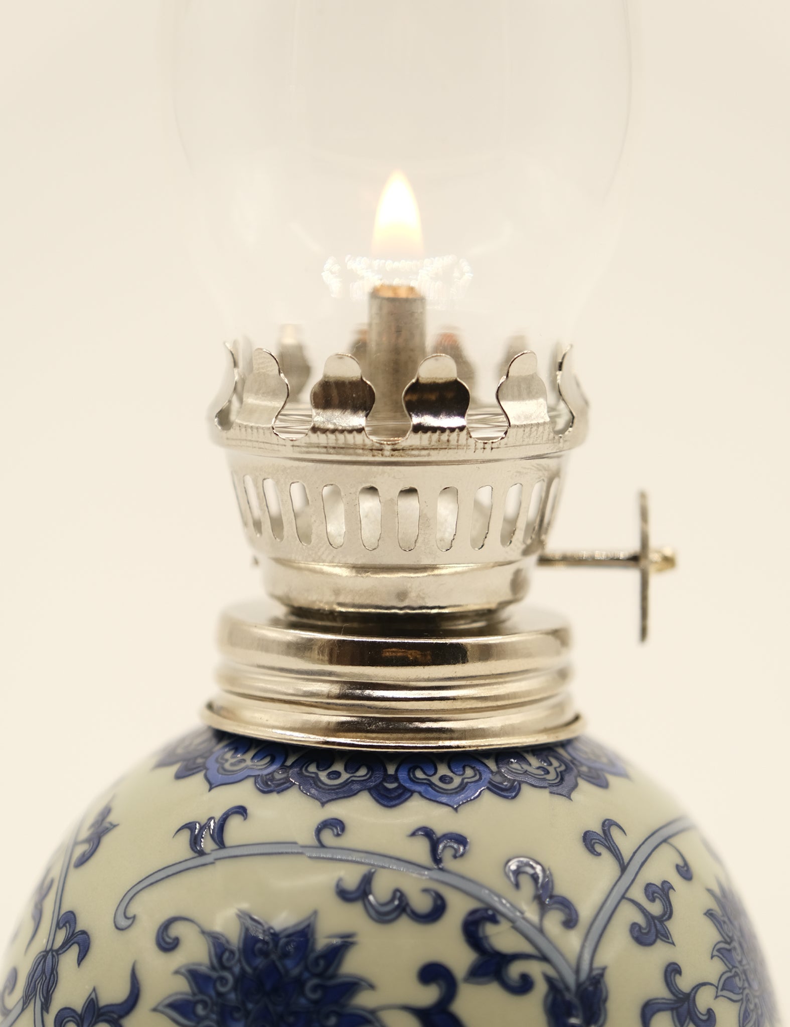 Unique Chinese gift lamp_Vintage-inspired camping lantern_Luxury camping oil lamp